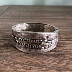 Zipper cuff bracelet